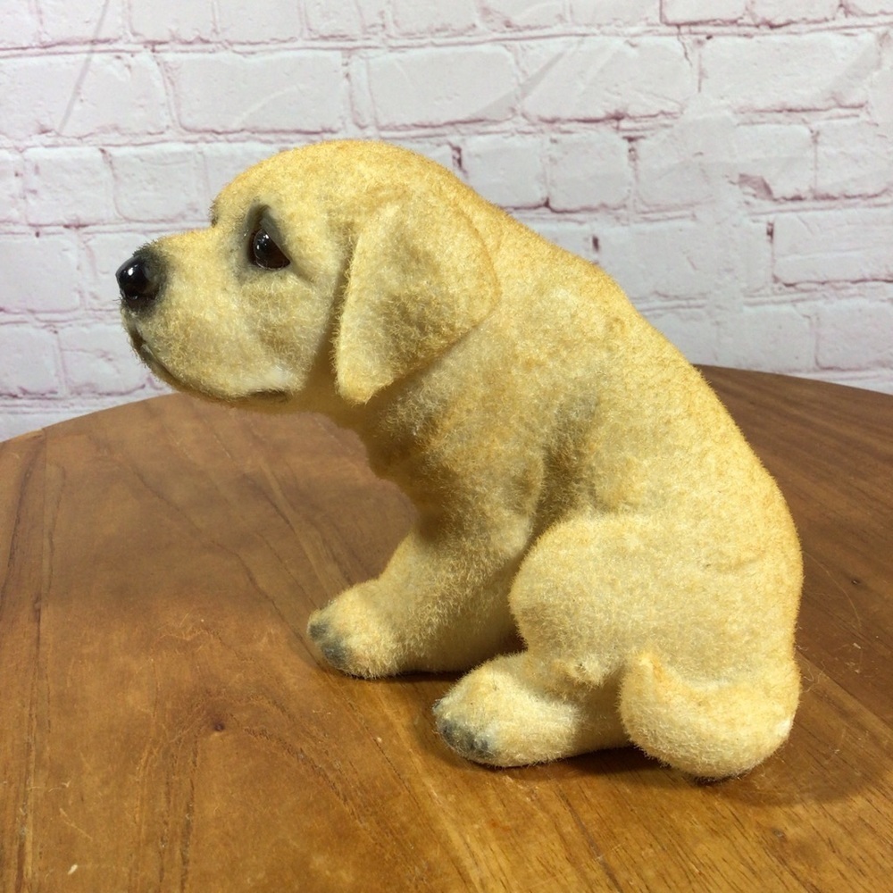 Flocked Yellow Lab Dog Sitting Figurine - Picture 5 of 7